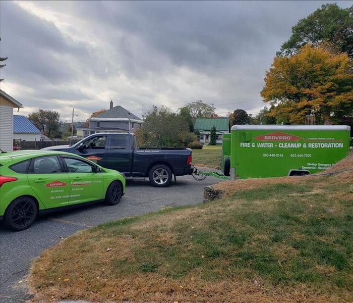 picture of SERVPRO vehicles in driveway